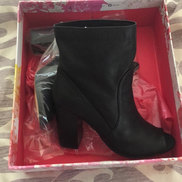 Booties - Picture 3 of 7